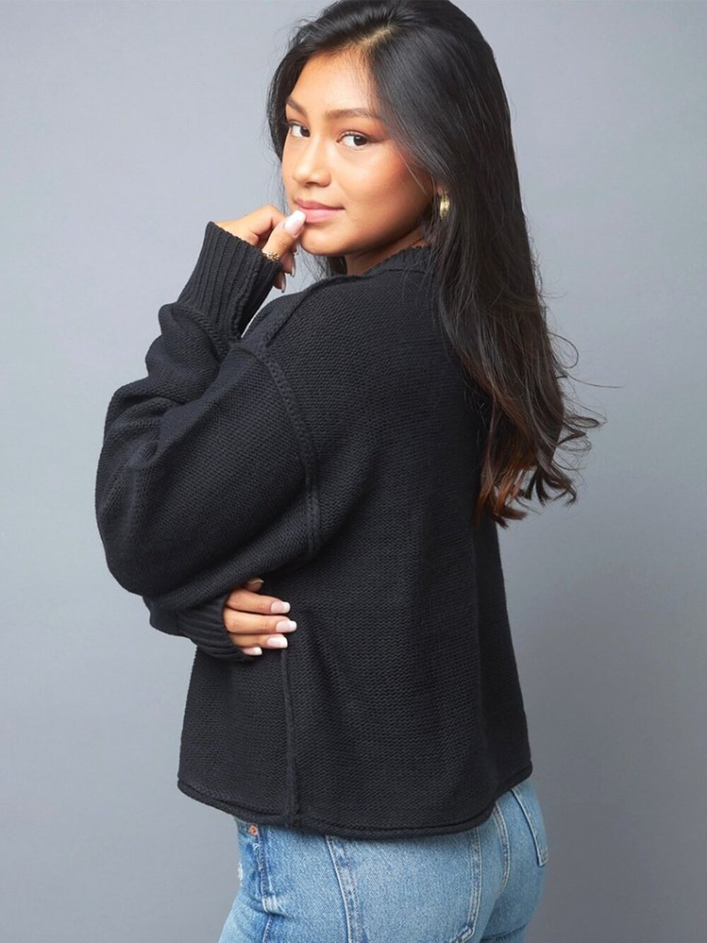 Black Crew Neck Semi Crop Knit Sweater - Picture 4 of 5